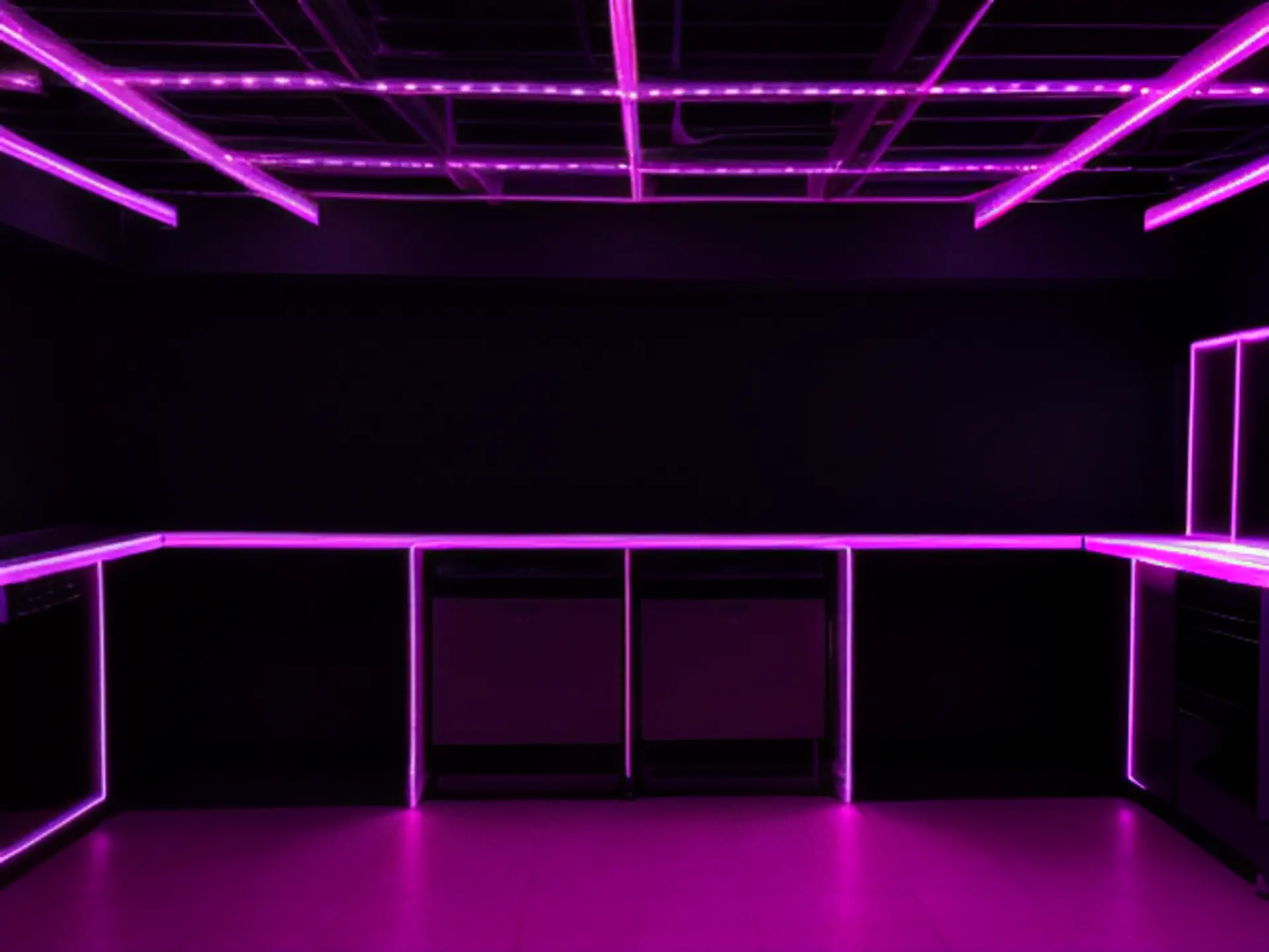 Futuristische ruimte met paarse LED verlichting en neon accenten