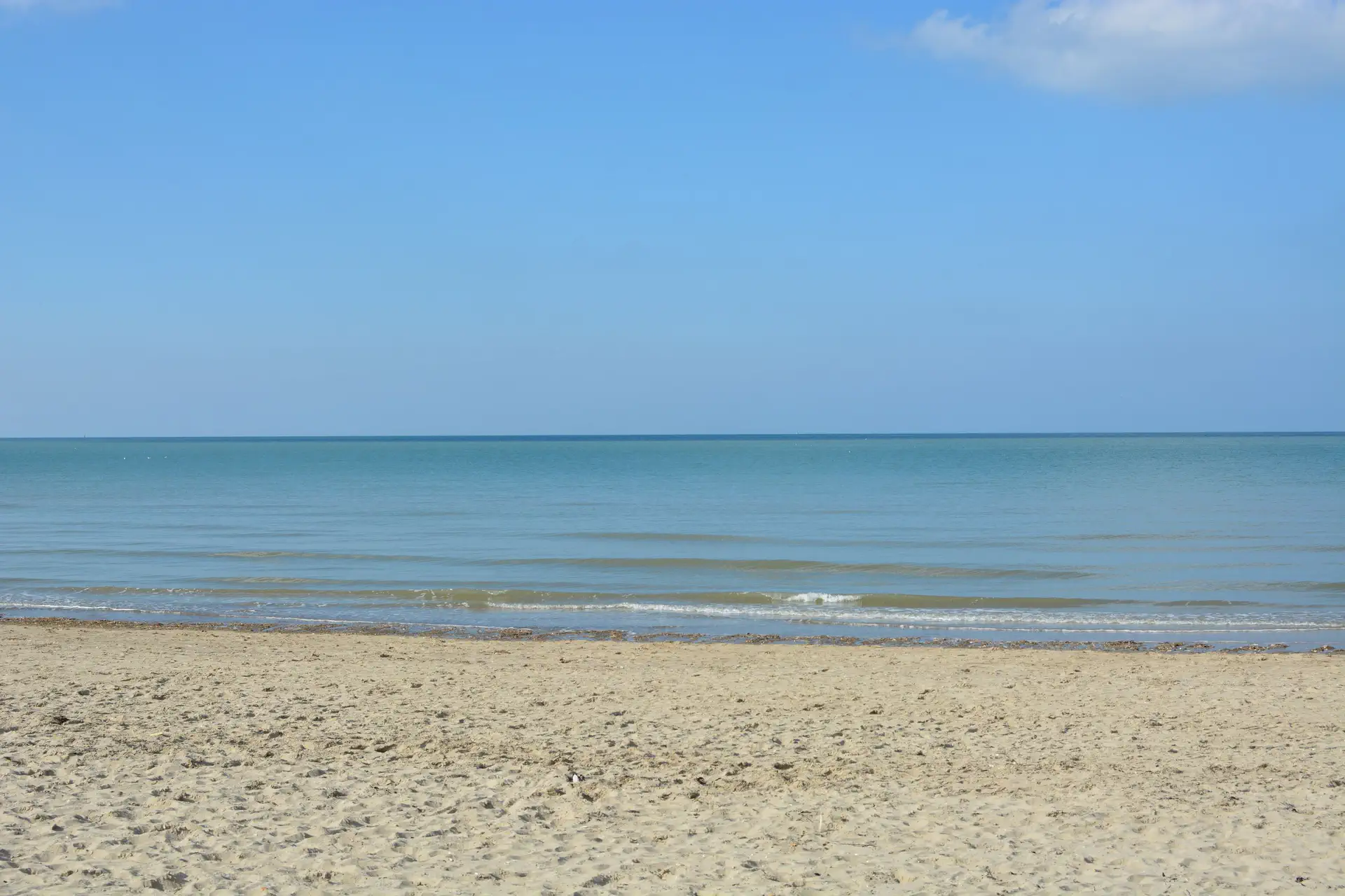 Zicht op zee van uit De Panne